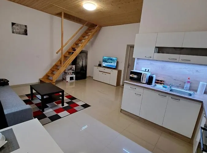 Ellen's - Air Conditioning, Free Parking Apartament *