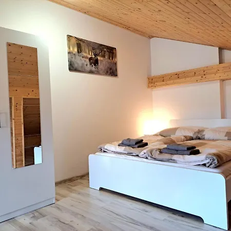 Ellen's - Air Conditioning, Free Parking Bratislava