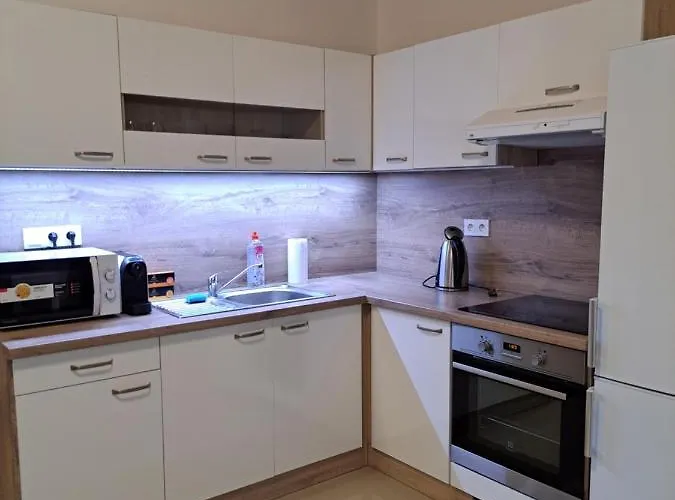 Ellen's - Air Conditioning, Free Parking Bratislava